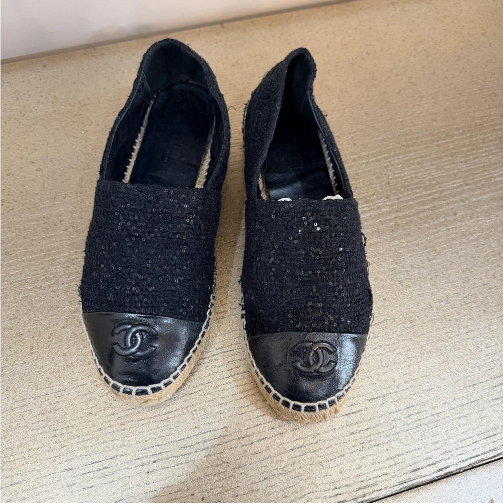 CHANEL Black Tweed and Leather Espadrille Flats with Jute Sole - Picture 4 of 4